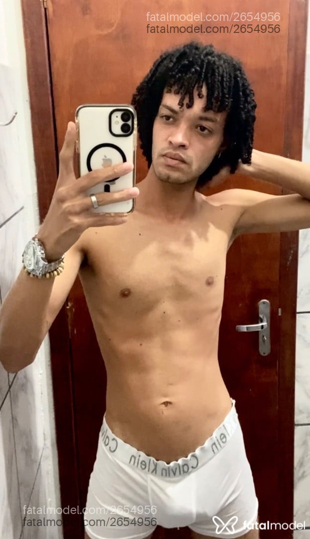 Acompanhante homem morena (o) de olhos castanhos em Ji-Paraná - Willian