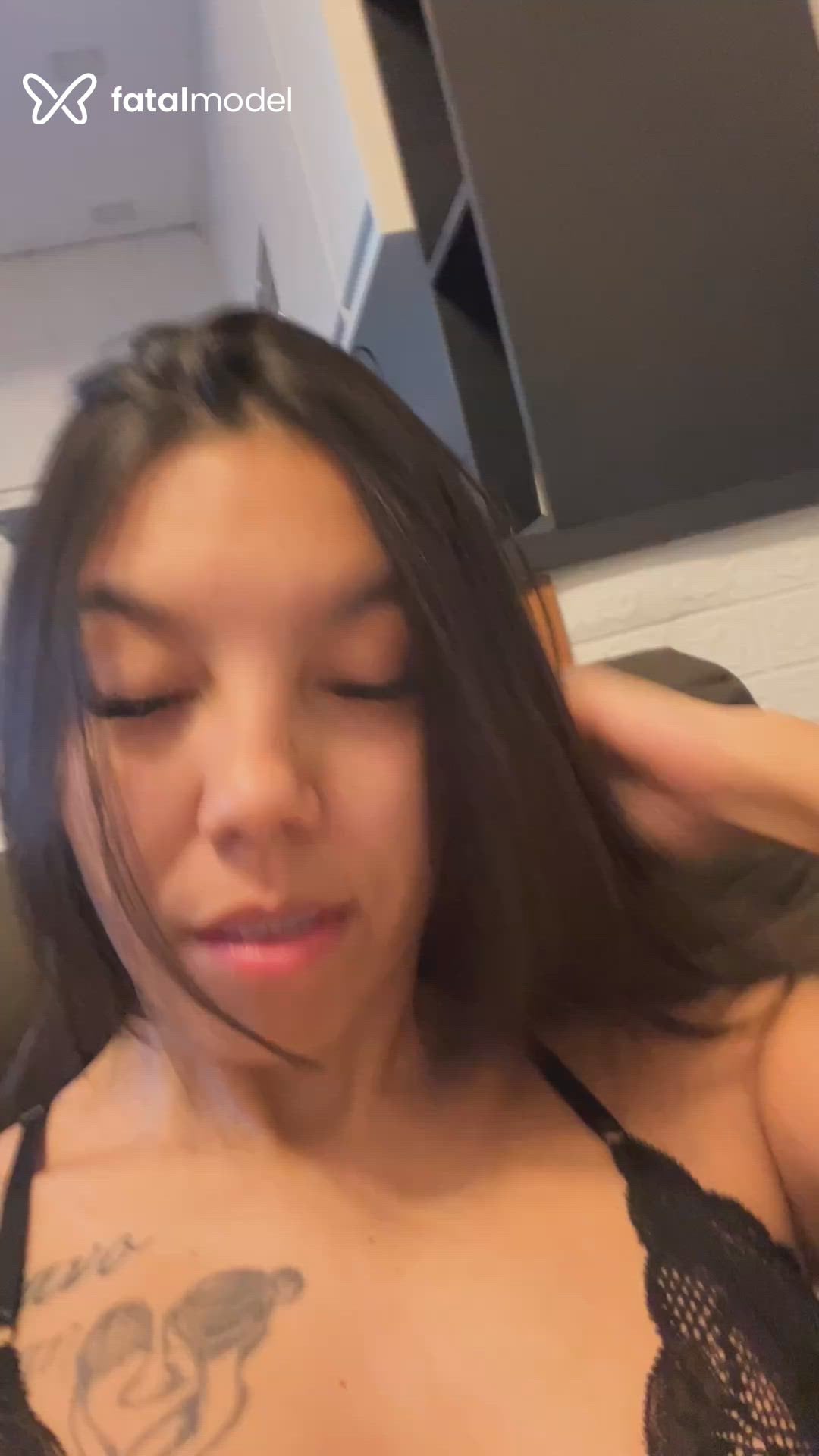 Acompanhante mulher morena (o) de olhos mel - Letícia
