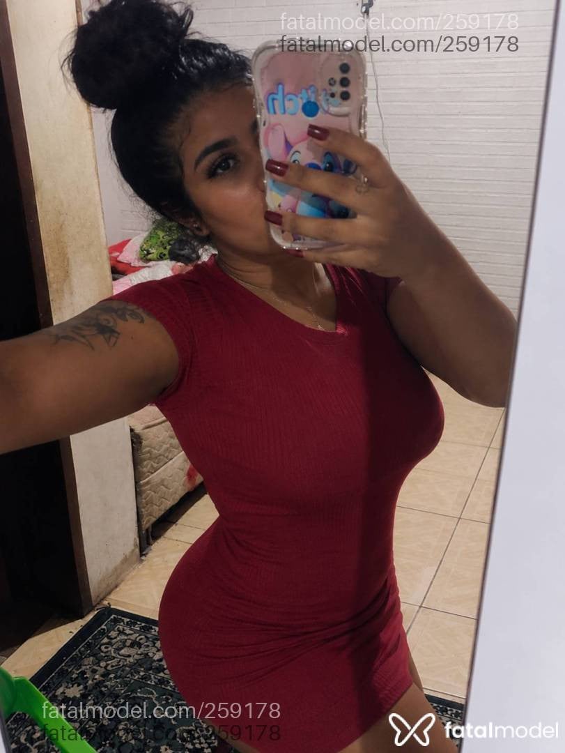 Acompanhante mulher morena (o) de olhos pretos - Juliana