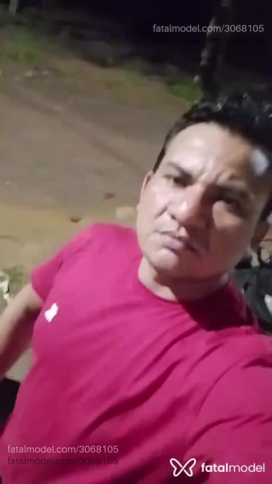 Acompanhante homem com cabelo castanho de olhos castanhos - Tiago Acompanhante homem com cabelo castanho de olhos castanhos - Tiago