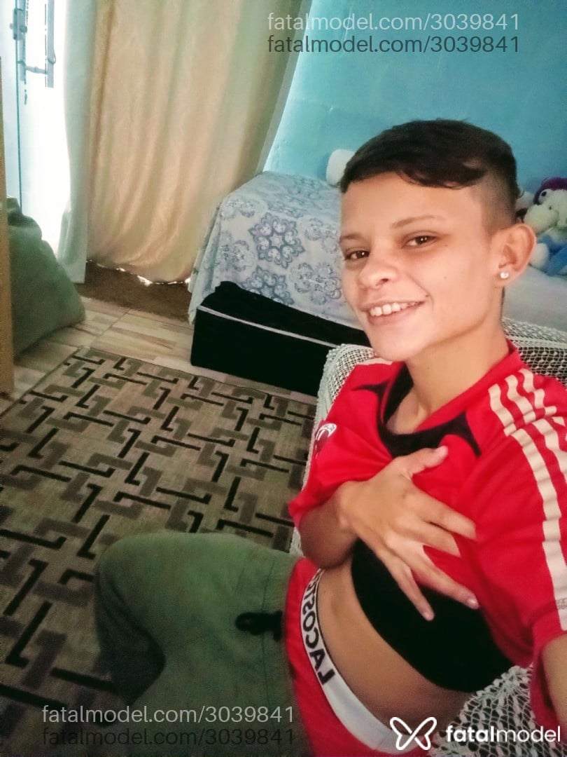 Acompanhante homem trans com cabelo castanho de olhos castanhos em Pindamonhangaba - Lyan Gomes