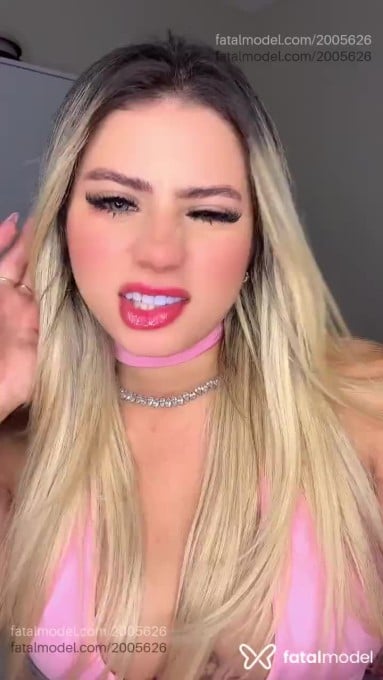 Acompanhante mulher loira (o) de olhos castanhos em Tubarão - Kimberly Fernades