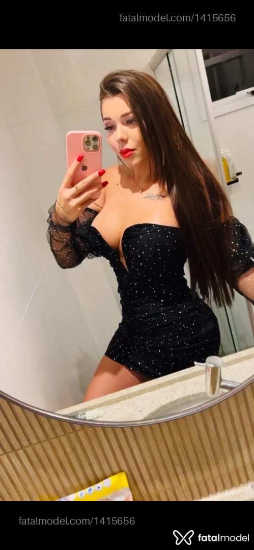 Acompanhante mulher com cabelo castanho de olhos castanhos em Rio Verde - Bella