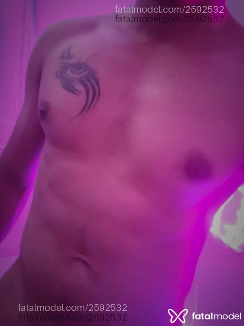 Acompanhante homem morena (o) de olhos castanhos - Lucas