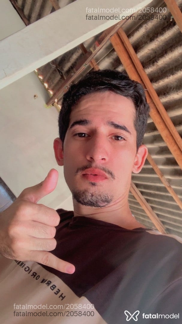 Acompanhante homem com cabelo castanho de olhos castanhos - Estefan Acompanhante homem com cabelo castanho de olhos castanhos - Estefan