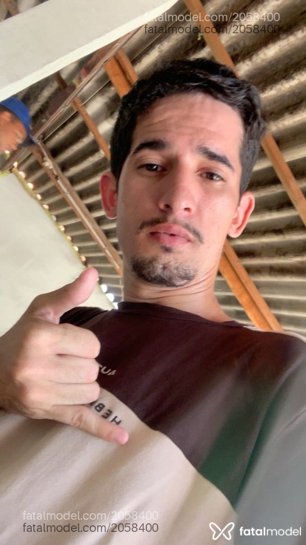 Acompanhante homem com cabelo castanho de olhos castanhos - Estefan Acompanhante homem com cabelo castanho de olhos castanhos - Estefan