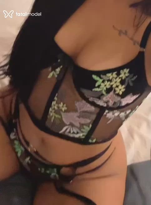 Acompanhante mulher com cabelo castanho de olhos castanhos - Camila Oliveira Acompanhante mulher com cabelo castanho de olhos castanhos - Camila Oliveira