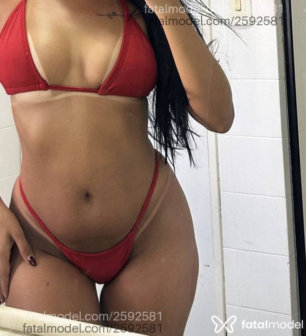 Acompanhante mulher com cabelo castanho de olhos castanhos - Camila Oliveira Acompanhante mulher com cabelo castanho de olhos castanhos - Camila Oliveira