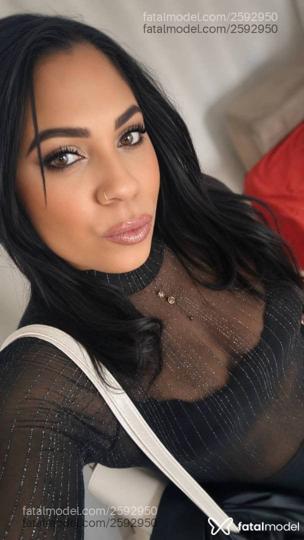 Acompanhante mulher morena (o) de olhos mel - Suzane Morena