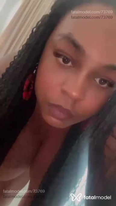 Acompanhante travesti morena (o) de olhos castanhos - Bianca Bombomm