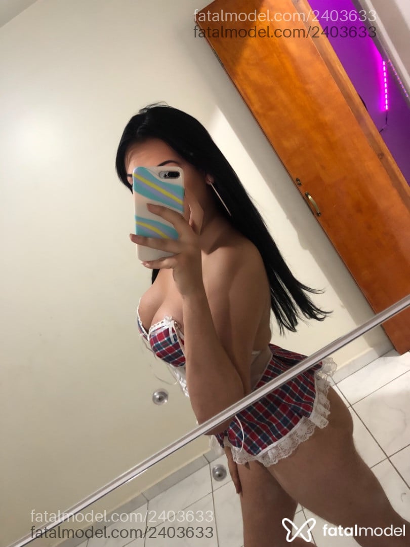 Acompanhante mulher trans com cabelo castanho de olhos castanhos - Priih Acompanhante mulher trans com cabelo castanho de olhos castanhos - Priih