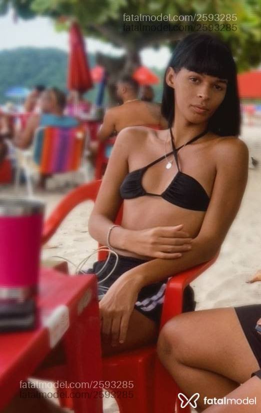 Acompanhante mulher trans com cabelo castanho de olhos pretos em Resende - Aurora