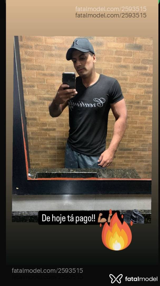Acompanhante homem com cabelo grisalho de olhos castanhos em Porto Alegre - Rodrigo