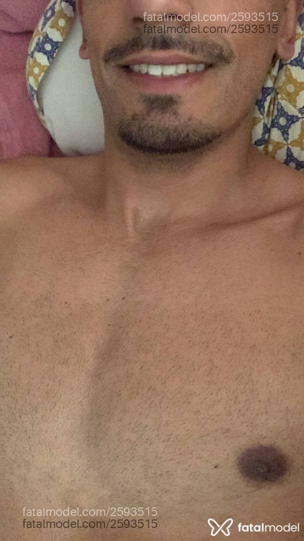 Acompanhante homem com cabelo grisalho de olhos castanhos em Porto Alegre Acompanhante homem com cabelo grisalho de olhos castanhos em Porto Alegre - Rodrigo