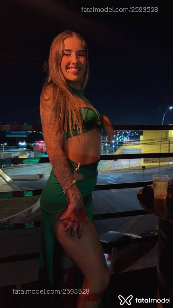Acompanhante mulher loira (o) de olhos azuis - Angel
