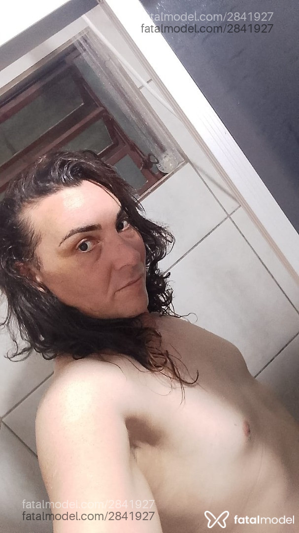 Acompanhante não-binário com cabelo castanho de olhos castanhos em Jaraguá do Sul - Jhuli Juntos