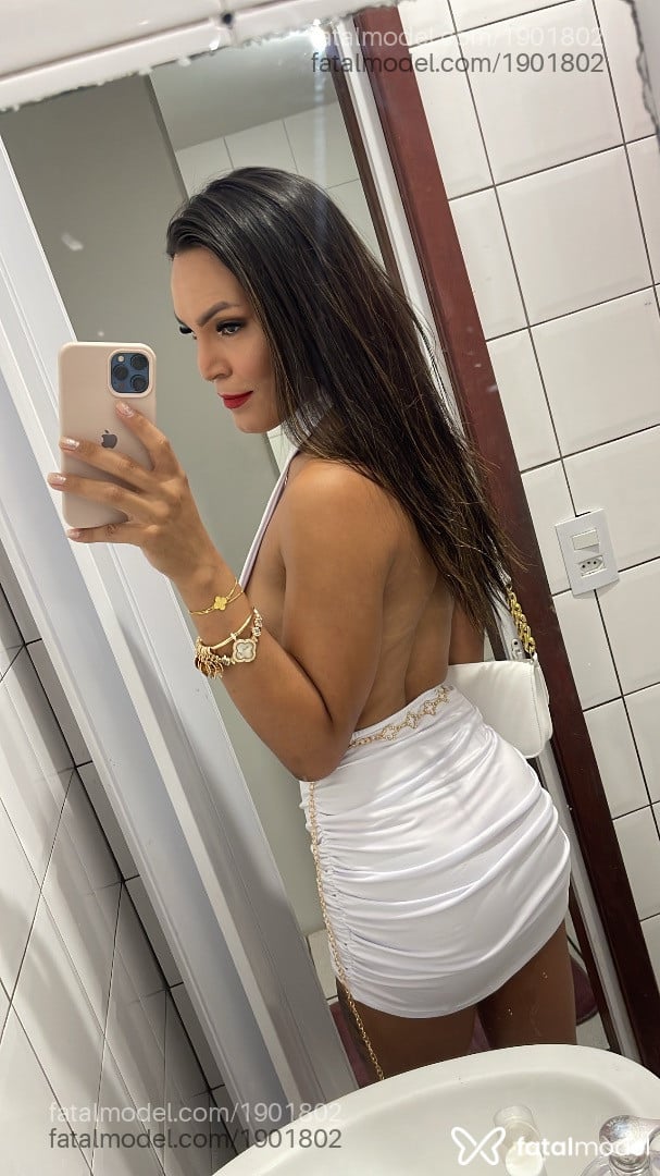 Acompanhante mulher trans com cabelo castanho de olhos pretos em São José - Isabelle Malcher