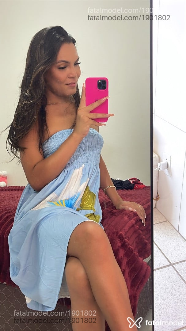 Acompanhante mulher trans com cabelo castanho de olhos pretos em São José - Isabelle Malcher