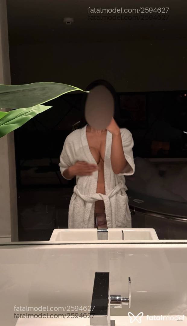 Acompanhante mulher morena (o) de olhos castanhos - Nicole Monteiro