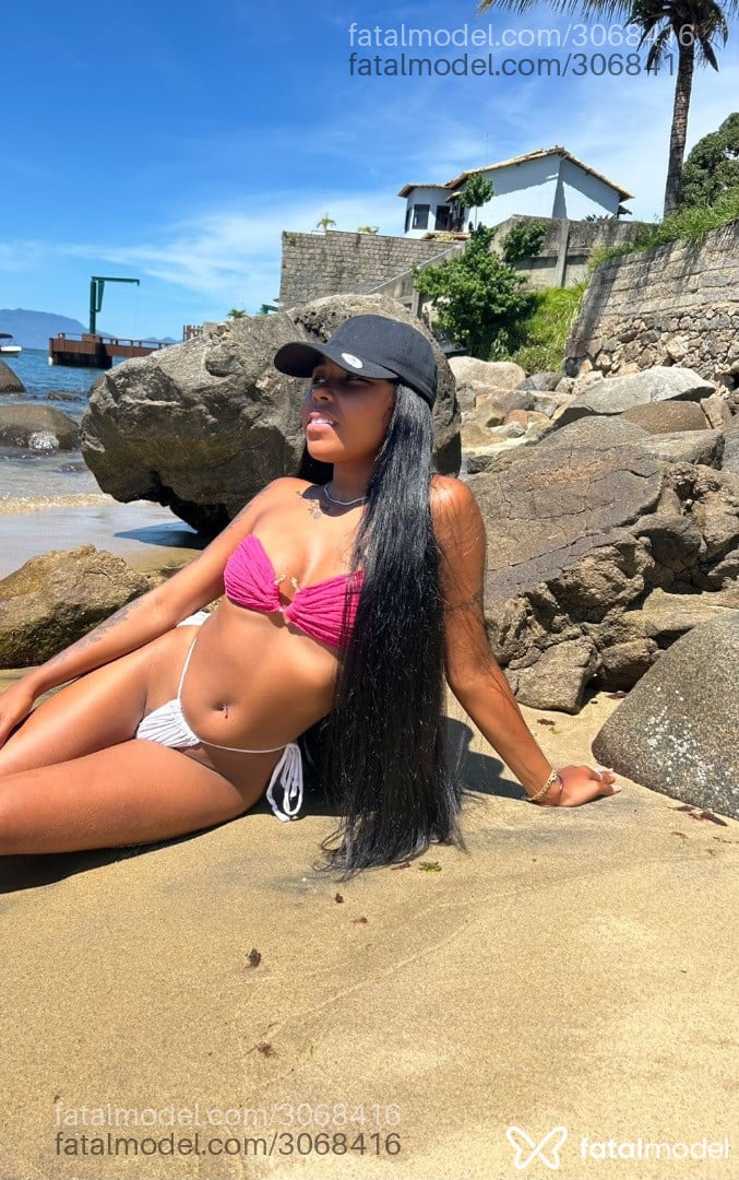 Acompanhante mulher morena (o) de olhos castanhos - Karen