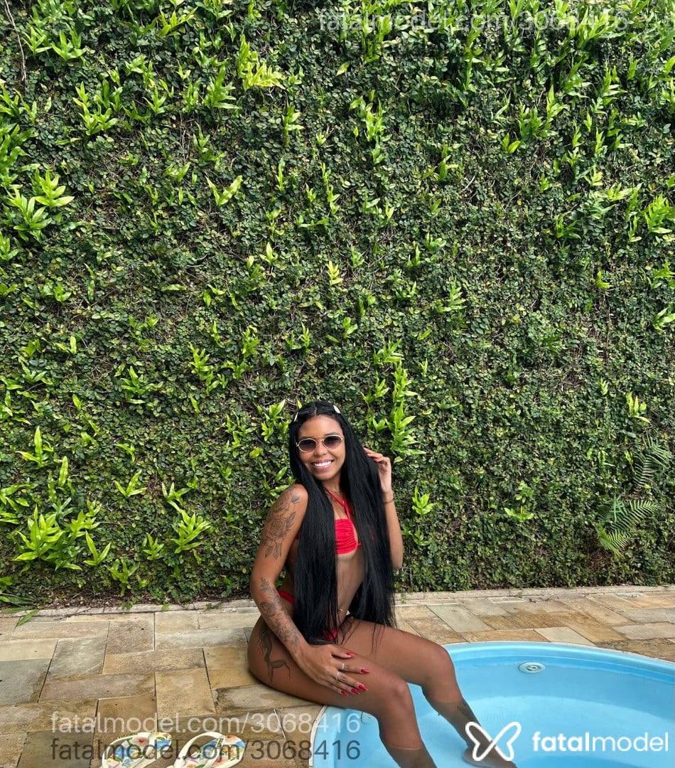 Acompanhante mulher morena (o) de olhos castanhos - Karen