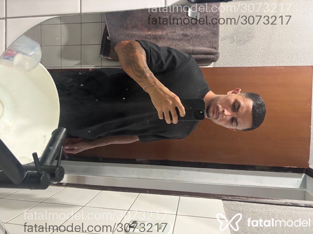 Acompanhante homem morena (o) de olhos pretos em Virtual - Júnior
