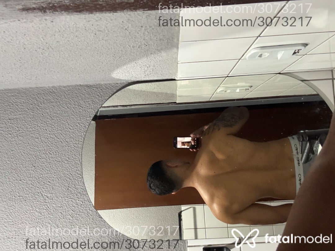 Acompanhante homem morena (o) de olhos pretos em Virtual - Júnior