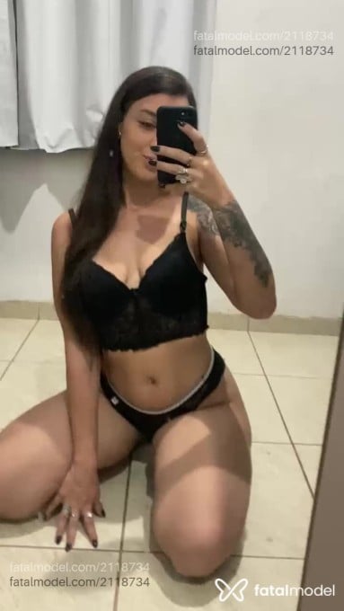 Acompanhante mulher com cabelo castanho de olhos castanhos em Macaé - Sofia Martinelli