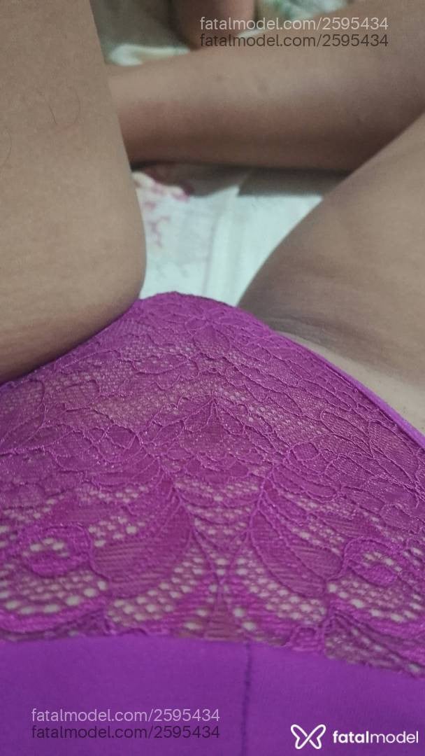 Acompanhante mulher morena (o) de olhos pretos - Laura