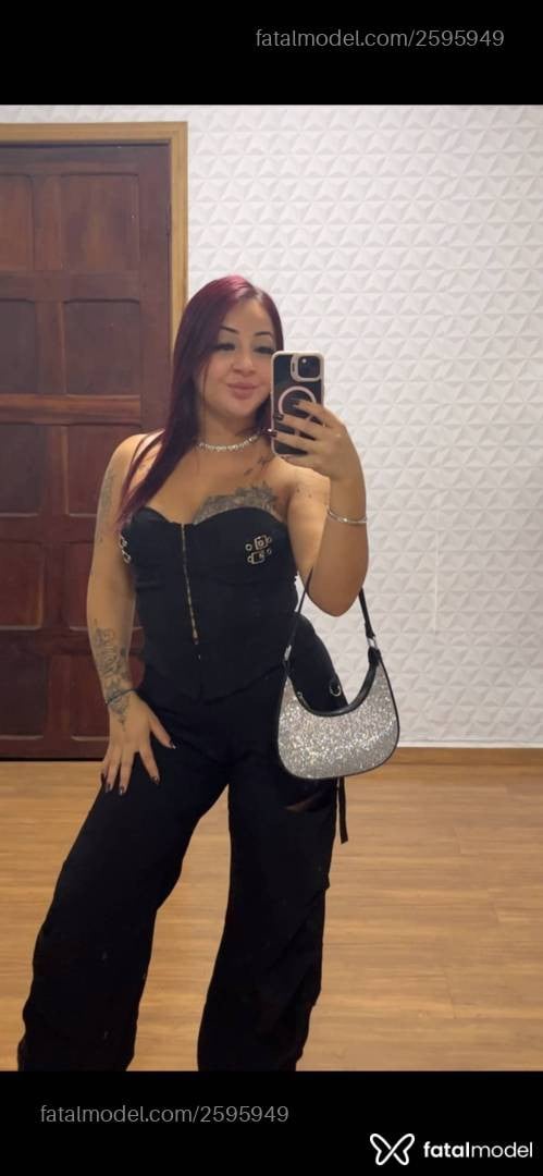 Acompanhante mulher loira (o) de olhos castanhos - Thaynara