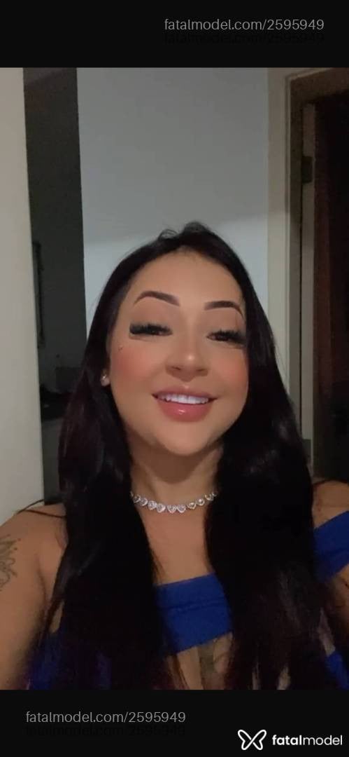 Acompanhante mulher loira (o) de olhos castanhos - Thaynara