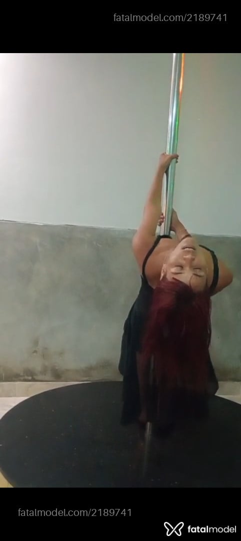 Acompanhante mulher com cabelo castanho de olhos mel em Virtual Acompanhante mulher com cabelo castanho de olhos mel em Virtual - Kessi