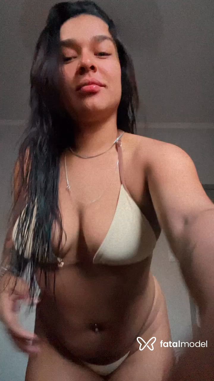 Acompanhante mulher morena (o) de olhos pretos - Gabi Pierry