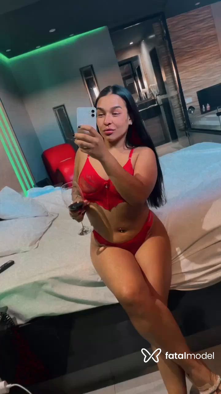Acompanhante mulher morena (o) de olhos pretos - Gabi Pierry