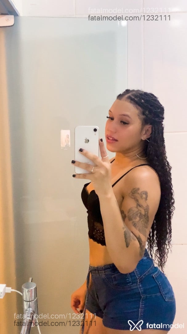 Acompanhante mulher trans com cabelo castanho de olhos castanhos - Jessy