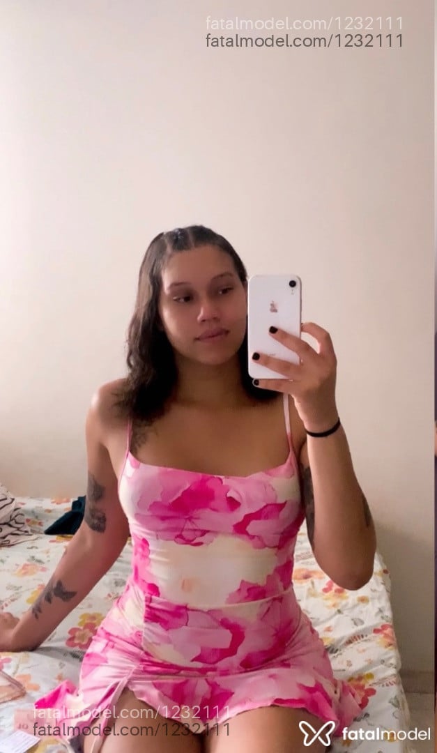 Acompanhante mulher trans com cabelo castanho de olhos castanhos - Jessy