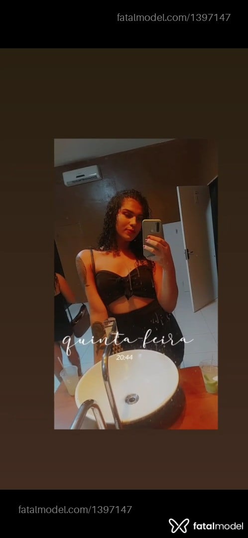Acompanhante mulher trans com cabelo castanho de olhos castanhos em Juazeiro - Cléo Adnys