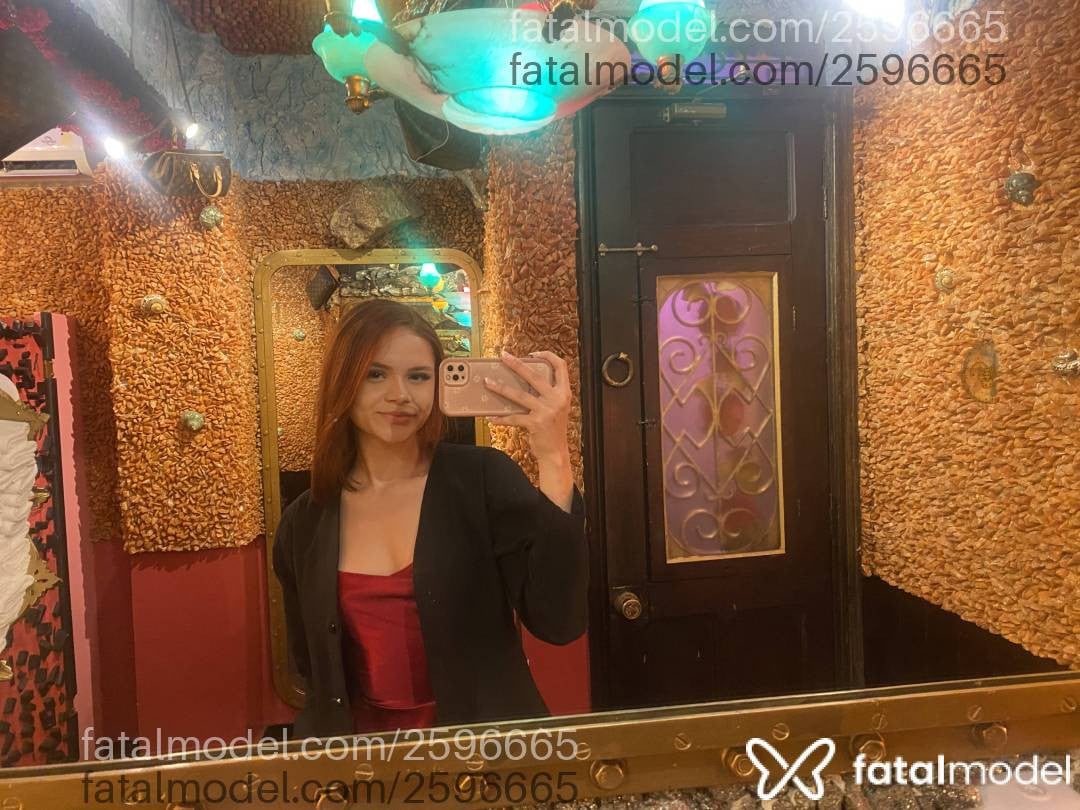 Acompanhante mulher ruiva (o) de olhos castanhos - Bruna
