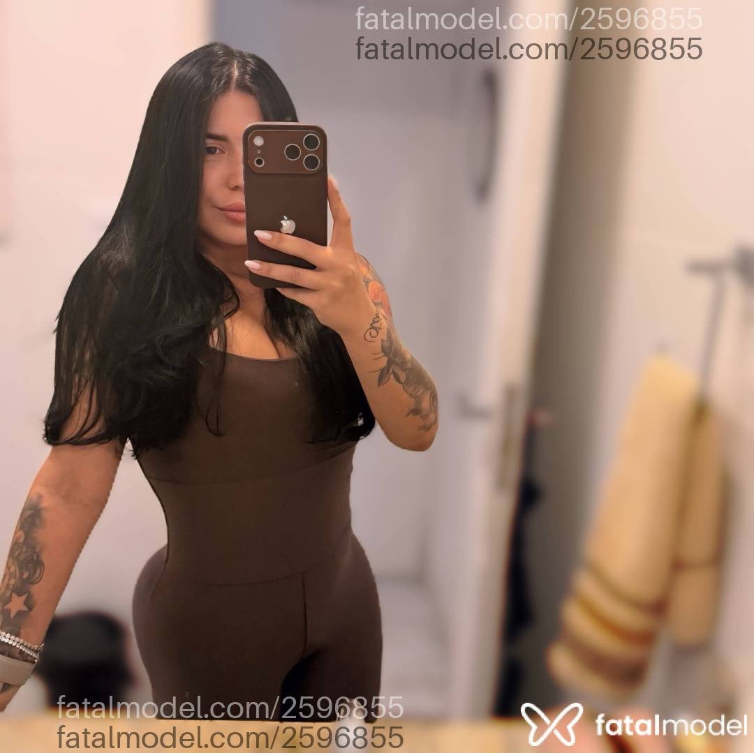 Acompanhante mulher morena (o) de olhos pretos - Fernanda