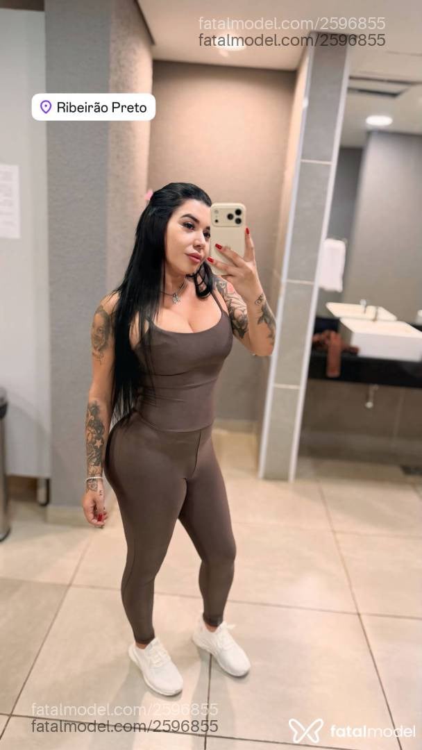 Acompanhante mulher morena (o) de olhos pretos - Fernanda
