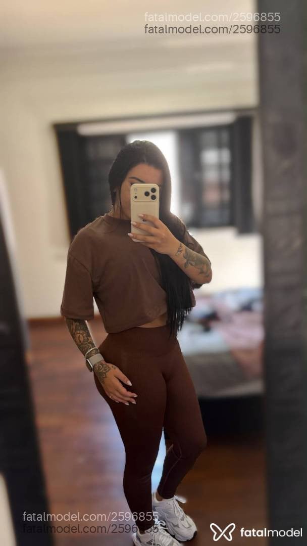 Acompanhante mulher morena (o) de olhos pretos - Fernanda