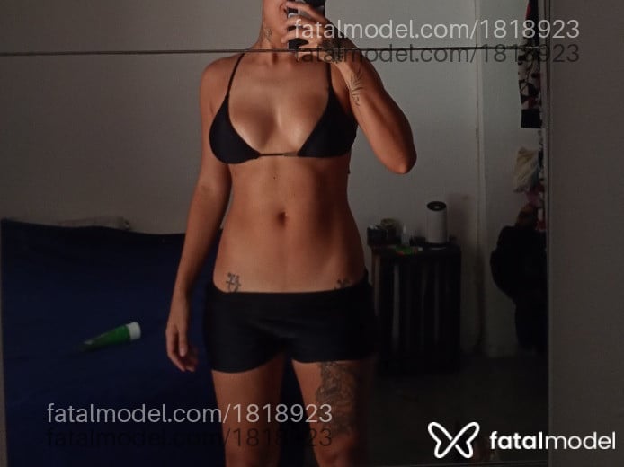 Acompanhante mulher com cabelo colorido de olhos castanhos em São Sebastião - Tayra Green