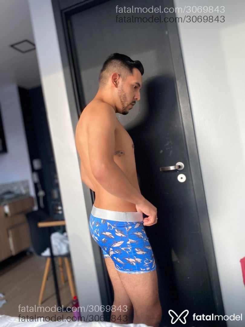 Acompanhante homem com cabelo castanho de olhos castanhos em Rio de Janeiro Acompanhante homem com cabelo castanho de olhos castanhos em Rio de Janeiro - Matheus