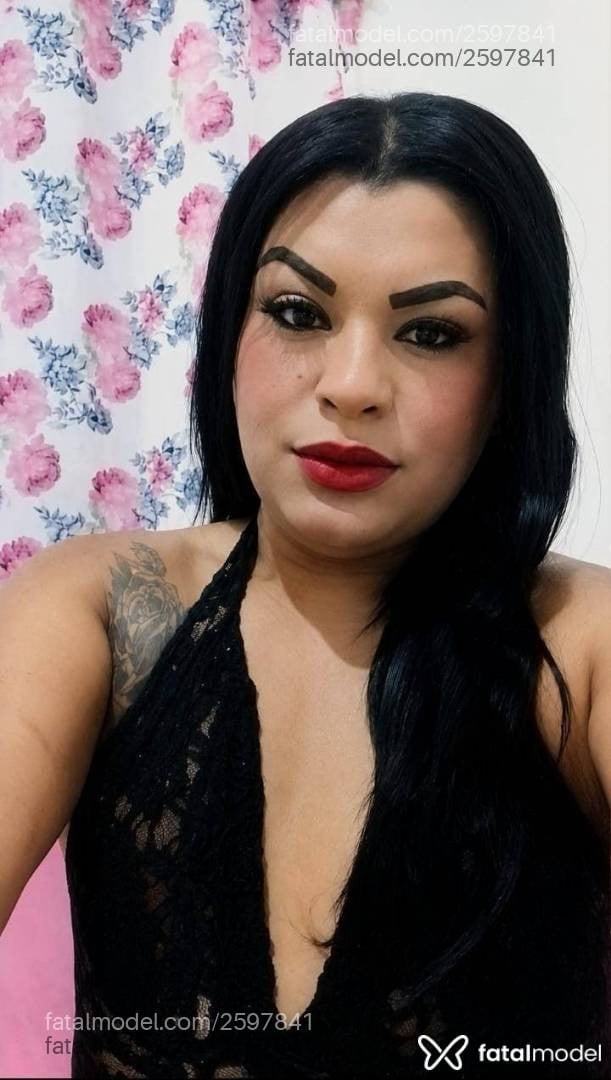 Acompanhante mulher trans morena (o) de olhos pretos - Morena