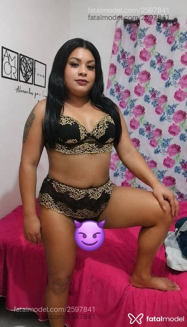 Acompanhante mulher trans morena (o) de olhos pretos - Morena