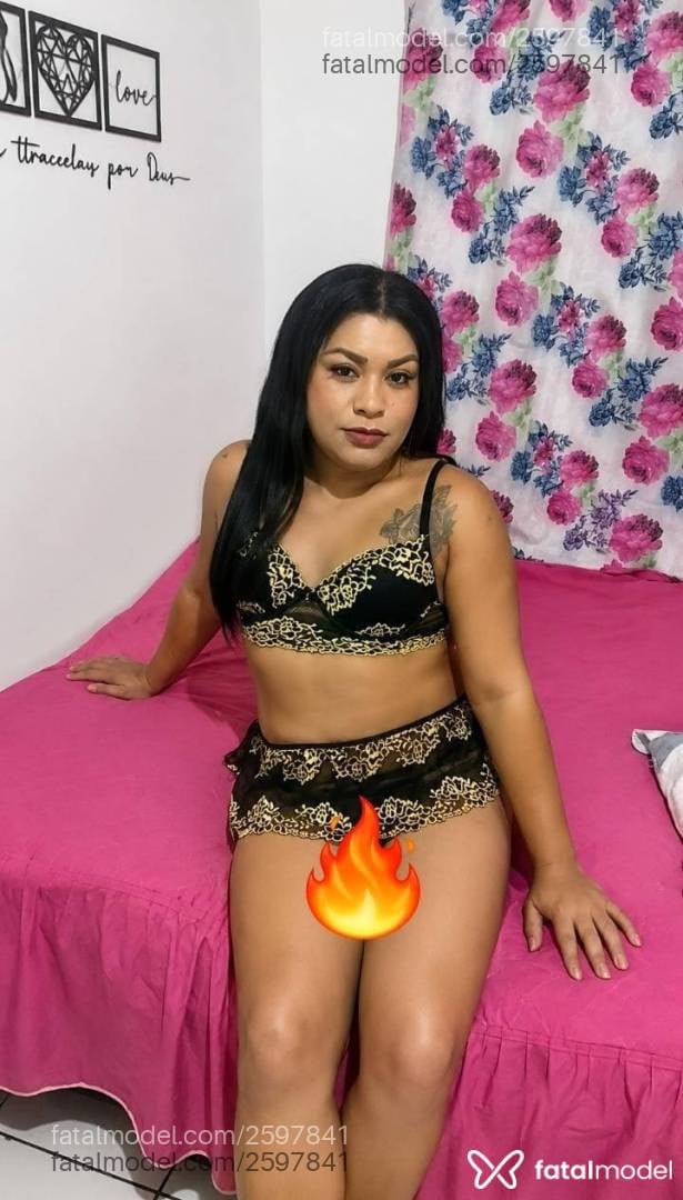 Acompanhante mulher trans morena (o) de olhos pretos - Morena