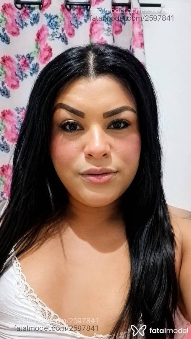 Acompanhante mulher trans morena (o) de olhos pretos - Roluda