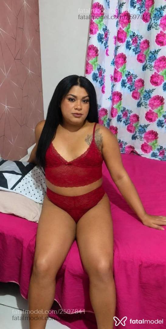 Acompanhante mulher trans morena (o) de olhos pretos - Morena