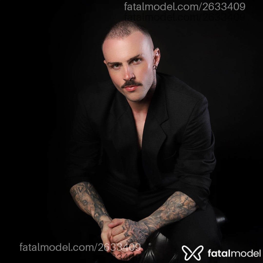 Acompanhante homem com cabelo castanho de olhos mel em Porto Alegre Acompanhante homem com cabelo castanho de olhos mel em Porto Alegre - Caio Henrique