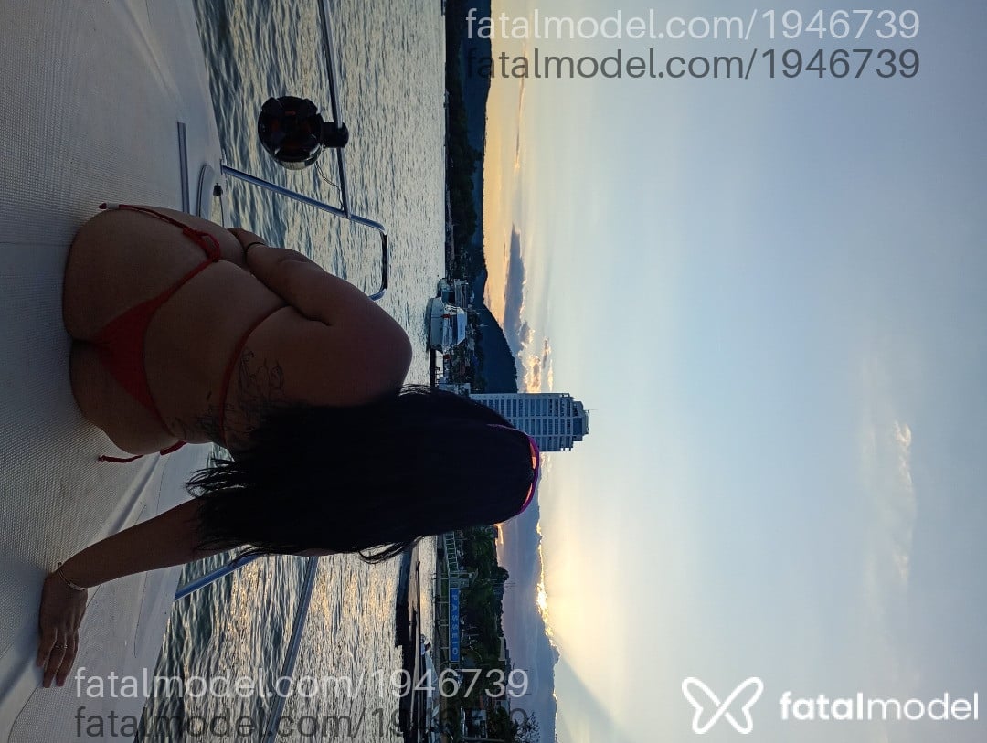 Acompanhante mulher morena (o) de olhos castanhos em Araxá Acompanhante mulher morena (o) de olhos castanhos em Araxá - Crystal